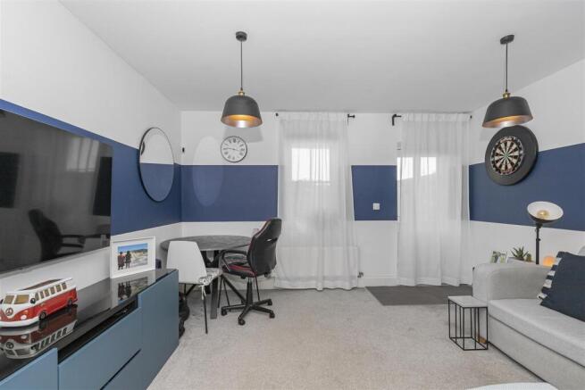 Lounge 4.jpg