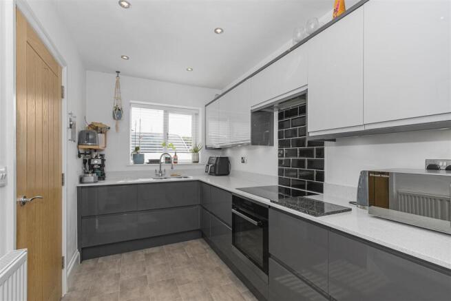 Kitchen 1.jpg