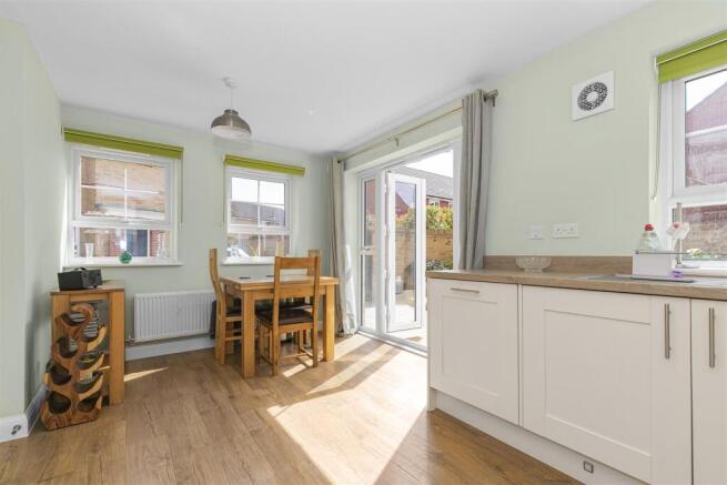Kitchen 2.jpg