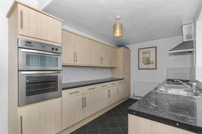 Kitchen 1.jpg
