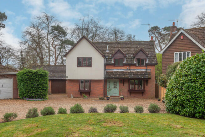 A Superbly Situated, Spacious 4 Bedroom Detached 
