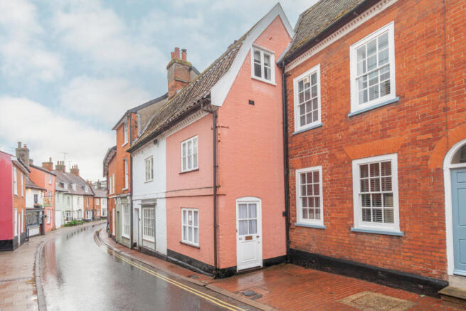 A Two Bedroom Central Woodbridge Character Cottag