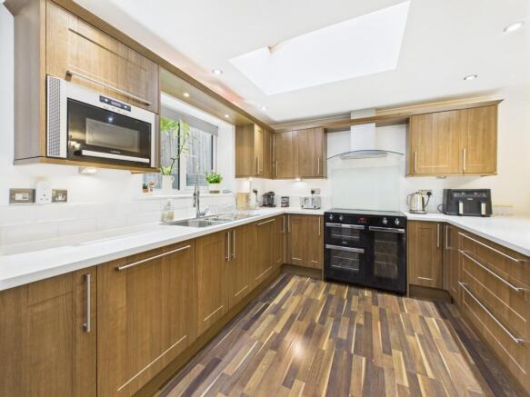 CAM03974G0-PR0196...