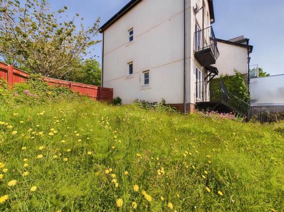 CAM02089G0-PR0235...