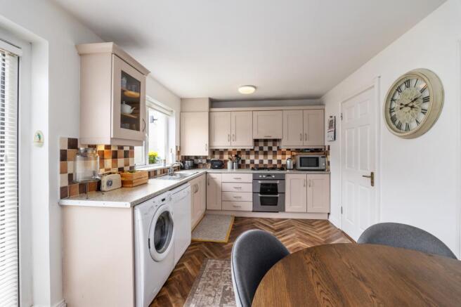 Kitchen/ Dining Room