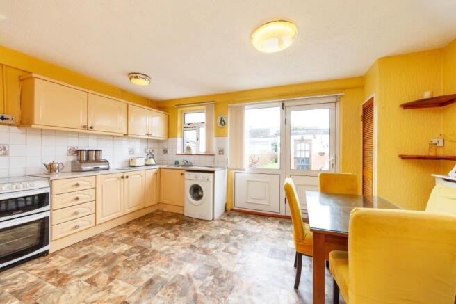 Kitchen/ Dining Room