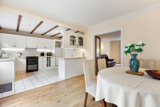 Kitchen/ Dining