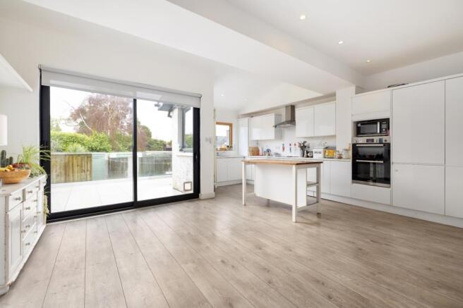 Kitchen/ Dining Room