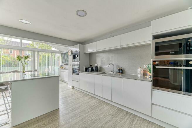 Kitchen/Breakfast Room