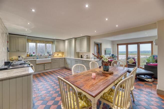 Kitchen/Dining