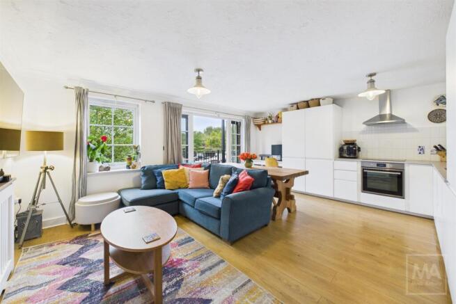 Lounge/Kitchen