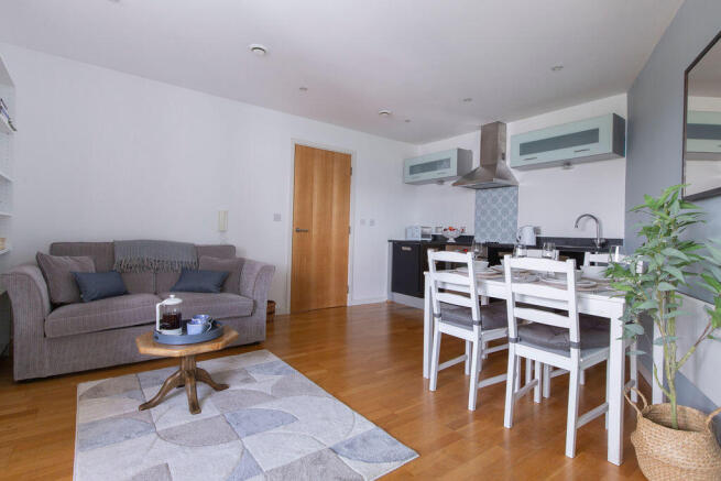 803_Gateway_East_...