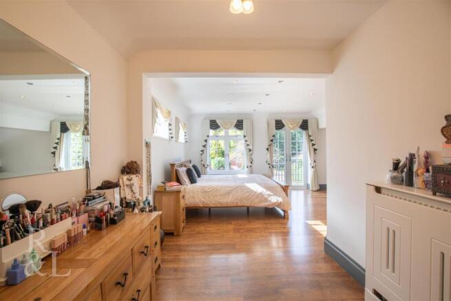 26 Lloyd Hill- (1).jpg