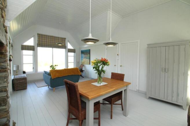 Lounge / Dining