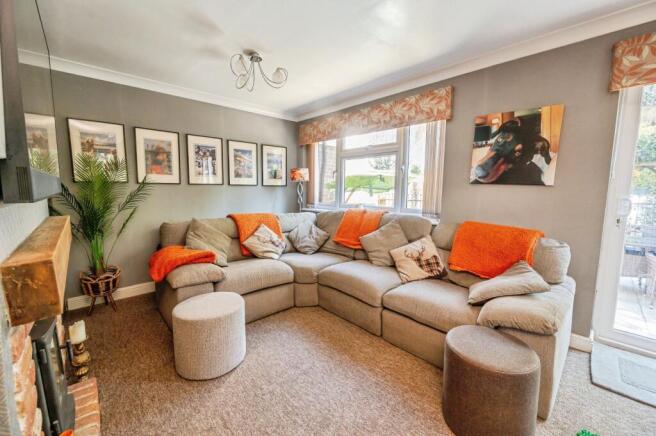 Lounge/Dining Room