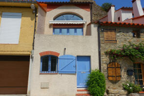 Photo of Laroque-des-Albres, Pyrnes-Orientales, Languedoc-Roussillon