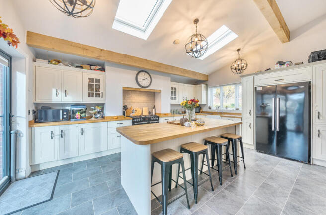 1370916-11-690377...