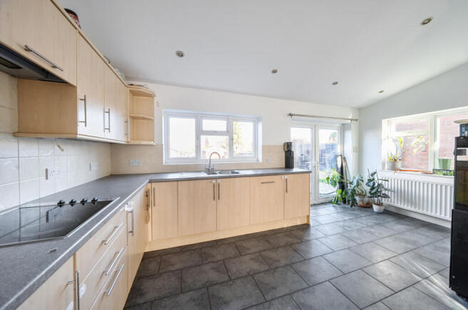 1376469-15-691c6d...