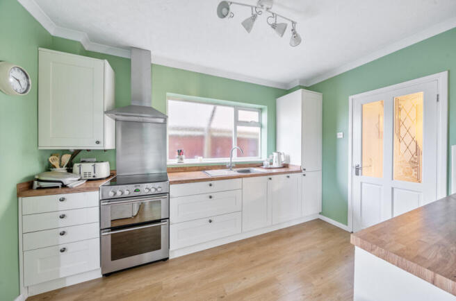 1381231-6-691af54...