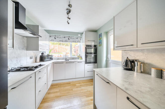 1382308-17-692053...