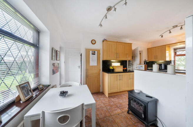 1404861-6-697b6cc...