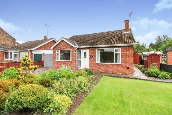 2 bedroom detached bungalow for sale in West Promenade, Driffield, YO25