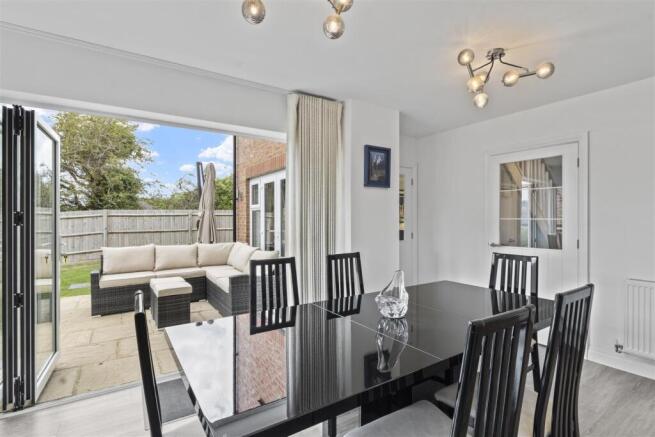 Spacious Kitchen Diner