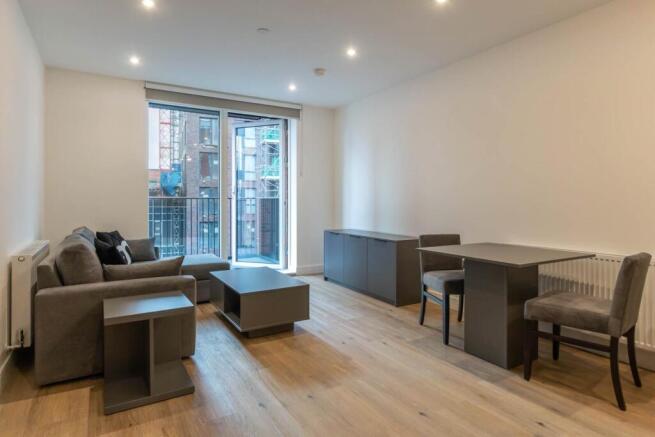 Lounge/Dining Area