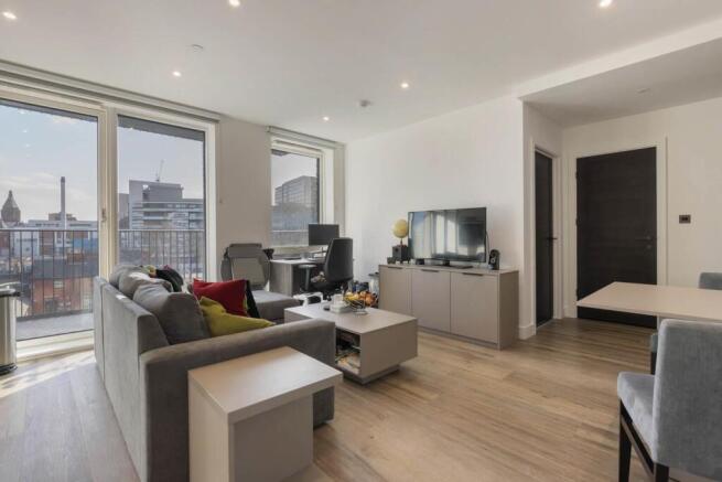 Lounge/Dining Area