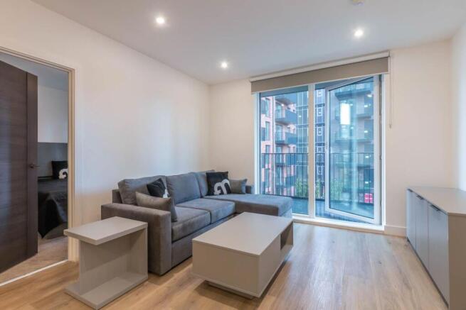 Lounge/Dining Area