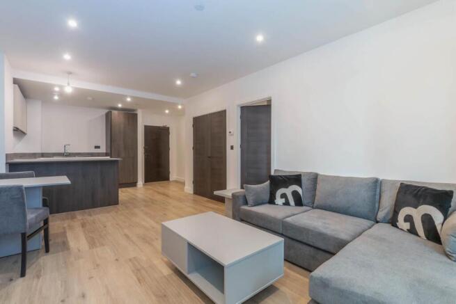 Lounge/Dining Area