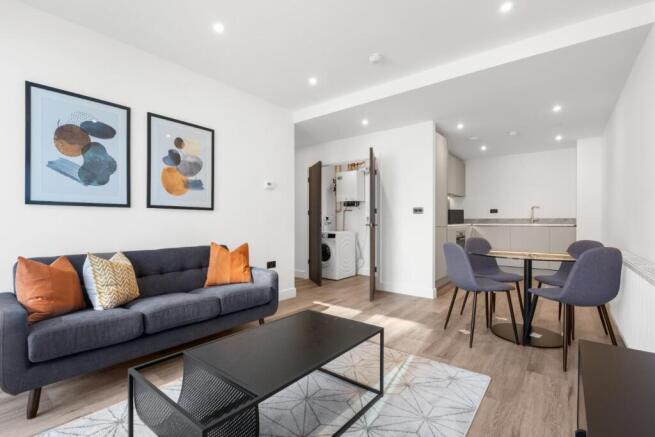 Lounge/Dining Area