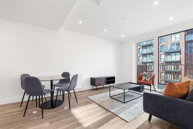 Lounge/Dining Area