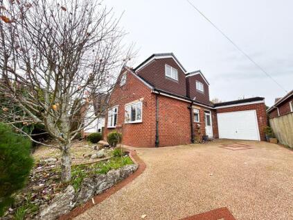 Spacious detached property - Lindsay Avenue, Poulton-Le-Fylde, FY6 8BQ