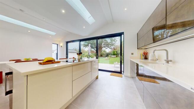 ADDITIONAL KITCHEN PICTURE TWO.jpg