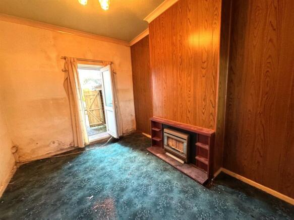 DINING ROOM.jpg