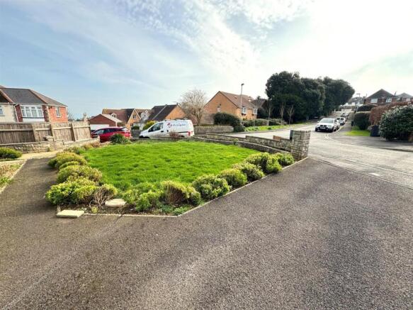 FRONT GARDEN.jpg