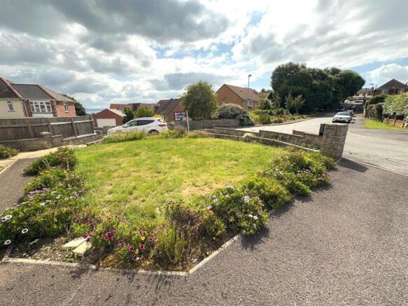 FRONT GARDEN.jpg