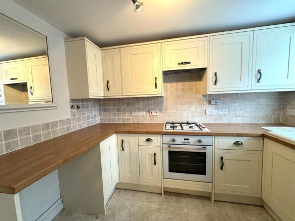 KITCHEN PIC 1.jpg