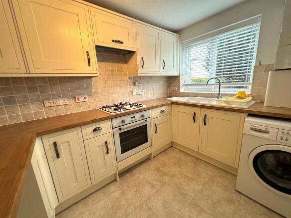 KITCHEN PIC 2.jpg