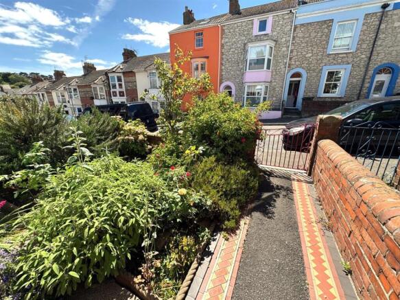 FRONT GARDEN.jpg