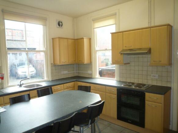 6 bedroom terraced house to rent Standard Hill