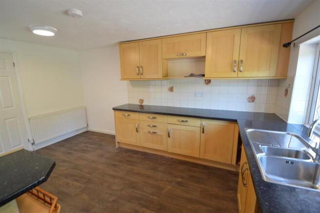 Kitchen 2.JPG