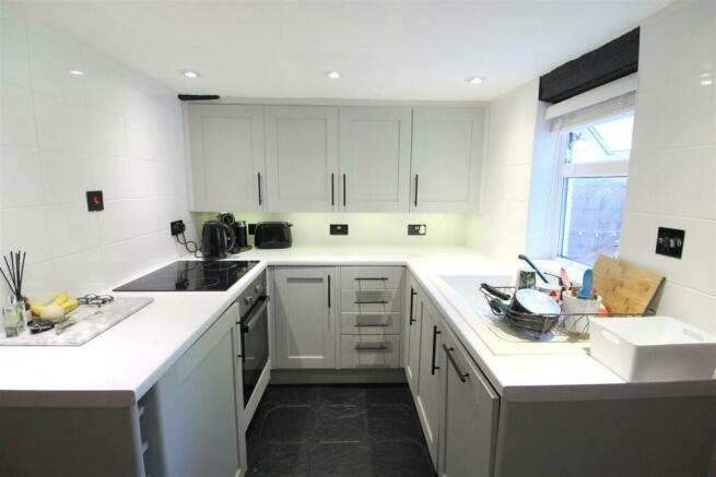 105 The Hill, Wheathampstead - Kitchen.JPG