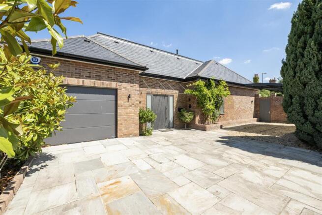 Burston-Drive-01.jpg