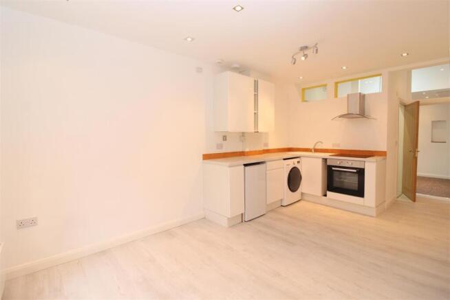 2 Padna Mew - Living Room 2.jpg