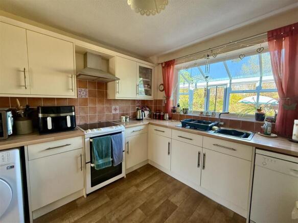 Kitchen: