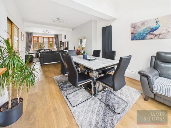 sitting/dining room