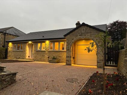 Knowles Road, Brighouse, HD6