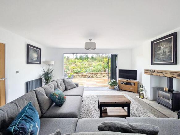 OPEN PLAN DINING KITCHEN AND FAMILY ROOM